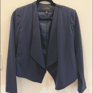 Cropped Blazer, navy blue. Slight shoulder padding.
